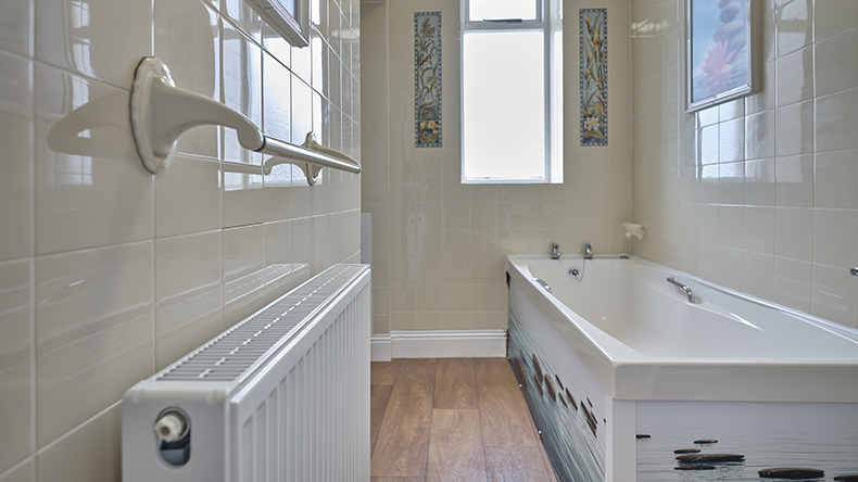 Farmhouse family bathroom