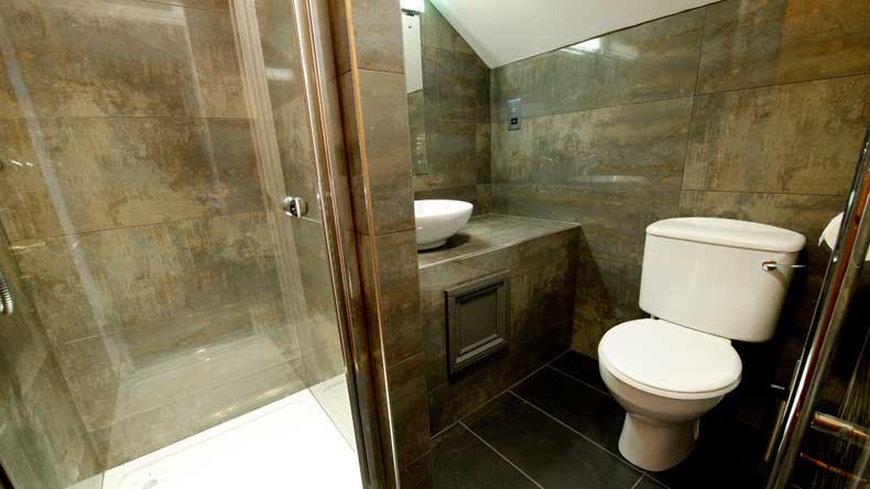 Exclusive lodge bathroom