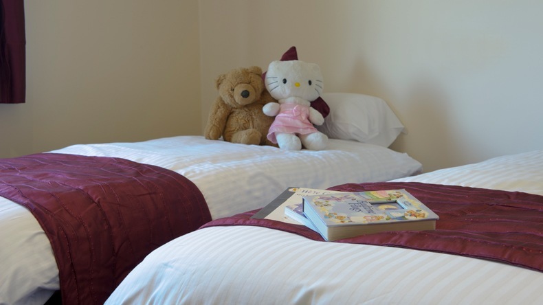 Exclusive lodge twin bedroom