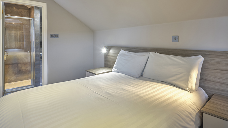 Exclusive lodge master bedroom
