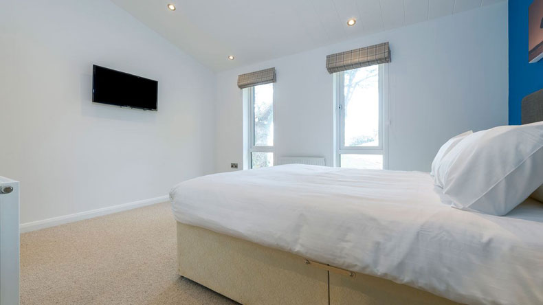 Surfscape Lodge master bedroom