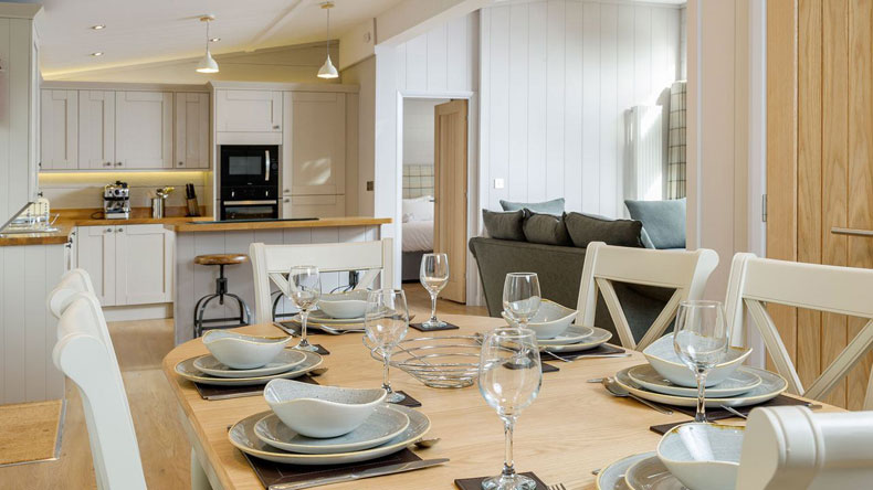 Surfview Lodge dining room