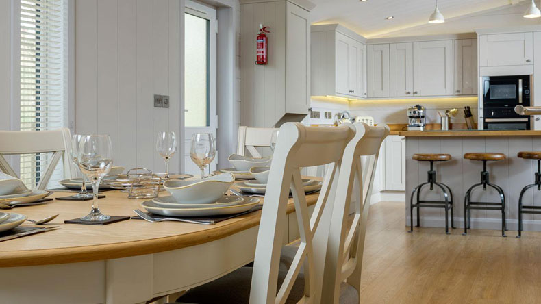 Surfview Lodge dining area